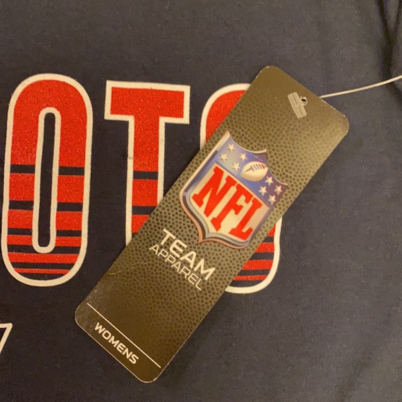 NFL New England Patriots women’s shirt with glitter and choker neckline SZ S NWT - Picture 6 of 11